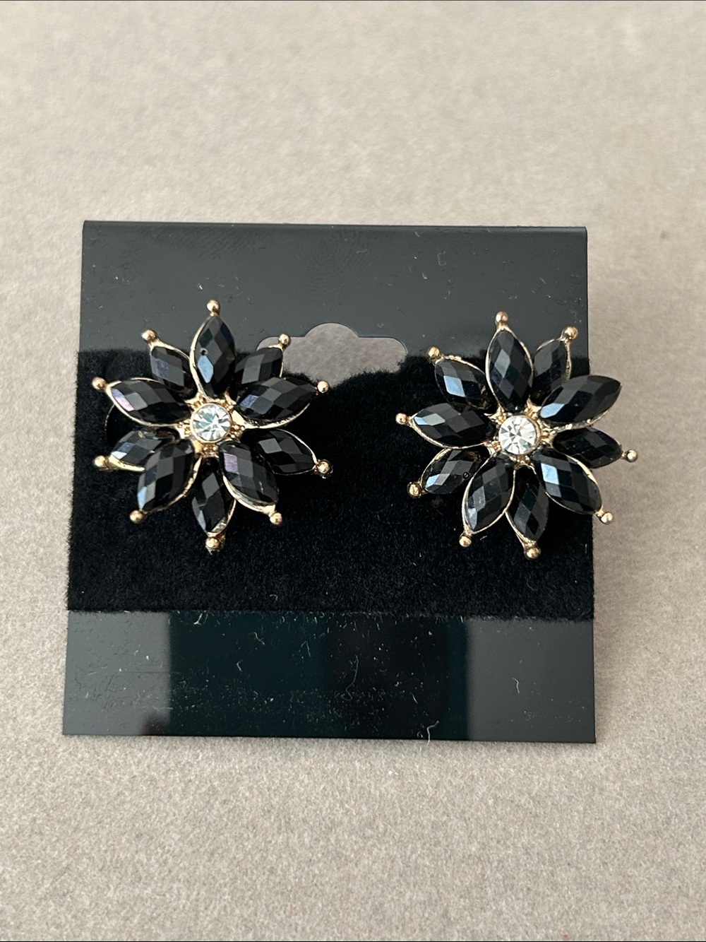 Elegant Black Crystal Flower Stud Earrings - Unbranded